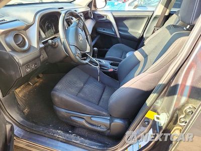 Zdjęcie 7 z 12 samochodu: 2017 TOYOTA RAV4 XLE VIN:JTMRFREV7HD209965 - miniatura