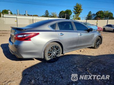 Trzecie zdjęcie samochodu z tyłu: 2017 NISSAN ALTIMA 2.5 SR VIN:1N4AL3AP1HC482650 - miniatura