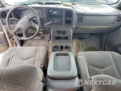 Zdjęcie 8 z 12 samochodu: 2004 CHEVROLET SILVERADO C2500 HEAVY DUTY VIN:1GCHC232X4F239755 - miniatura