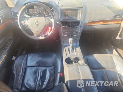 Zdjęcie 8 z 13 samochodu: 2014 LINCOLN MKT VIN:2LMHJ5AT4EBL53644 - miniatura