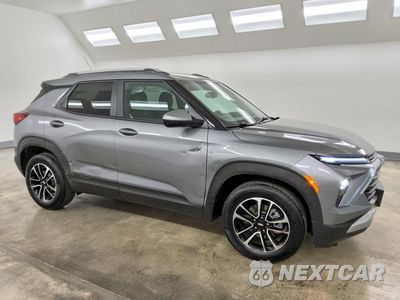 Czwarte zdjęcie samochodu z boku: 2026 CHEVROLET TRAILBLAZER LT VIN:KL79MPSLXTB271570 - miniatura