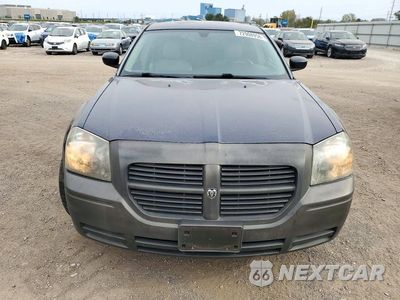 Piąte zdjęcie samochodu w środku: 2005 DODGE MAGNUM SXT VIN:2D4FV48V35H529581 - miniatura