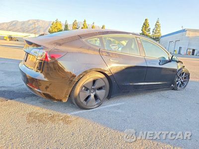 Trzecie zdjęcie samochodu z tyłu: 2023 TESLA MODEL 3 VIN:5YJ3E1EAXPF643859 - miniatura
