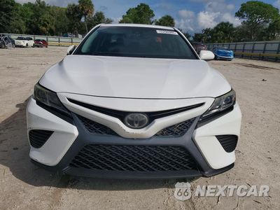 Piąte zdjęcie samochodu w środku: 2018 TOYOTA CAMRY SE VIN:4T1B11HK4JU101212 - miniatura