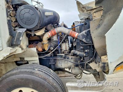 Zdjęcie 10 z 12 samochodu: 2003 INTERNATIONAL 9200I SEMI TRUCK VIN:3HSCEAXR63N052518 - miniatura