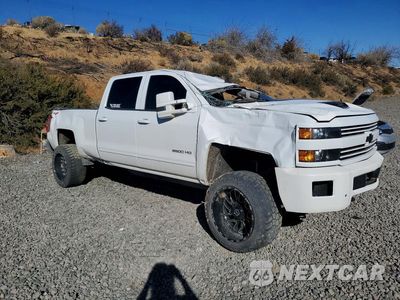 Czwarte zdjęcie samochodu z boku: 2017 CHEVROLET SILVERADO K2500 HEAVY DUTY LT VIN:1GC1KVEY7HF165384 - miniatura
