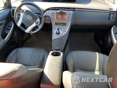 Zdjęcie 8 z 12 samochodu: 2015 TOYOTA PRIUS FOUR VIN:JTDKN3DU1F0402840 - miniatura