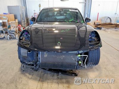 Piąte zdjęcie samochodu w środku: 2017 PORSCHE MACAN GTS VIN:WP1AG2A54HLB51079 - miniatura