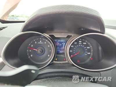Zdjęcie 9 z 12 samochodu: 2012 HYUNDAI VELOSTER BASE VIN:KMHTC6AD6CU066277 - miniatura