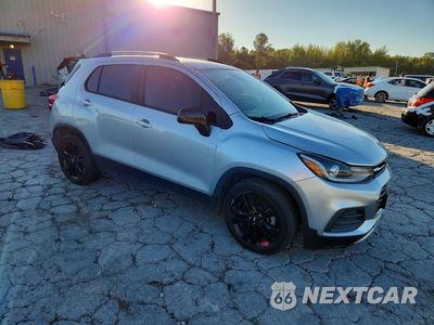Czwarte zdjęcie samochodu z boku: 2021 CHEVROLET TRAX 1LT VIN:KL7CJLSB1MB318064 - miniatura