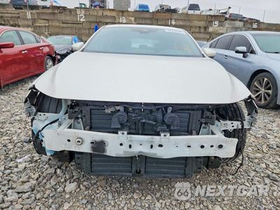 Piąte zdjęcie samochodu w środku: 2023 MAZDA 3 PREFERRED VIN:JM1BPALM6P1610501 - miniatura