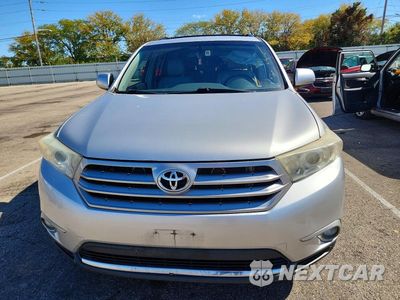 Piąte zdjęcie samochodu w środku: 2013 TOYOTA HIGHLANDER SE VIN:5TDBK3EH8DS200243 - miniatura