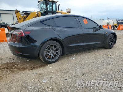 Trzecie zdjęcie samochodu z tyłu: 2022 TESLA MODEL 3 VIN:5YJ3E1EB3NF341318 - miniatura
