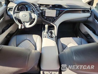 Zdjęcie 8 z 12 samochodu: 2018 TOYOTA CAMRY L VIN:4T1B11HK8JU119650 - miniatura