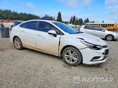 Czwarte zdjęcie samochodu z boku: 2018 CHEVROLET CRUZE LT VIN:1G1BE5SM6J7199712 - miniatura