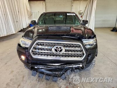 Piąte zdjęcie samochodu w środku: 2017 TOYOTA TACOMA TRD SPORT VIN:3TMCZ5AN2HM095096 - miniatura