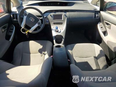 Zdjęcie 8 z 12 samochodu: 2012 TOYOTA PRIUS THREE VIN:JTDKN3DUXC1510198 - miniatura