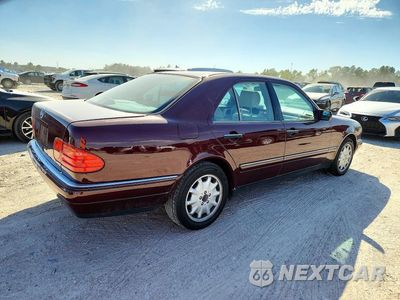 Trzecie zdjęcie samochodu z tyłu: 1998 MERCEDES-BENZ E 320 VIN:WDBJF65F1WA628721 - miniatura