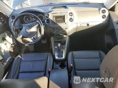 Zdjęcie 8 z 12 samochodu: 2016 VOLKSWAGEN TIGUAN S VIN:WVGAV7AX1GW523606 - miniatura