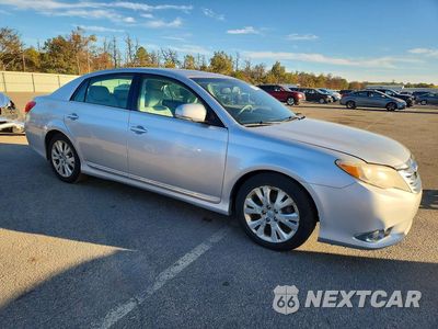 Czwarte zdjęcie samochodu z boku: 2011 TOYOTA AVALON BASE VIN:4T1BK3DB9BU421559 - miniatura