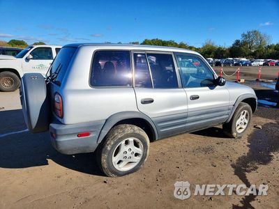Trzecie zdjęcie samochodu z tyłu: 1998 TOYOTA RAV4 BASE VIN:JT3HP10V7W7100570 - miniatura