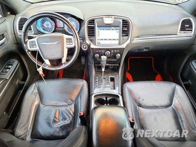 Zdjęcie 8 z 12 samochodu: 2011 CHRYSLER 300 LIMITED VIN:2C3CA5CGXBH537963 - miniatura