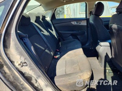 Zdjęcie 10 z 12 samochodu: 2019 KIA FORTE LXS VIN:3KPF24AD0KE112062 - miniatura