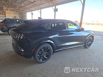Trzecie zdjęcie samochodu z tyłu: 2023 FORD MUSTANG MACH-E PREMIUM VIN:3FMTK3R75PMA27027 - miniatura