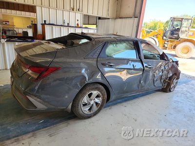 Trzecie zdjęcie samochodu z tyłu: 2026 HYUNDAI ELANTRA SE VIN:KMHLL4DG5TU261796 - miniatura