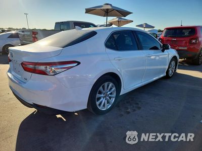 Trzecie zdjęcie samochodu z tyłu: 2020 TOYOTA CAMRY LE VIN:4T1C11AKXLU988610 - miniatura