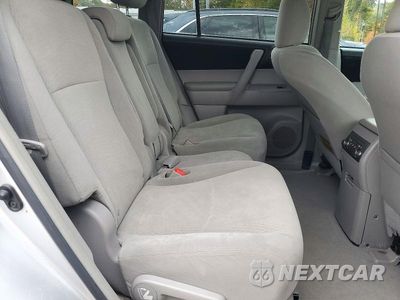 Zdjęcie 11 z 13 samochodu: 2010 TOYOTA HIGHLANDER BASE VIN:5TDBK3EH4AS016493 - miniatura