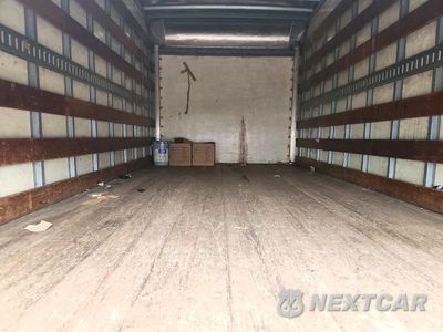 Zdjęcie 10 z 13 samochodu: 2004 ISUZU NPR BOX TRUCK VIN:JALC4B14247004030 - miniatura