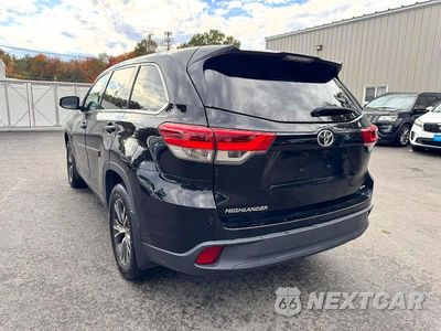 Drugie zdjęcie samochodu z przodu: 2019 TOYOTA HIGHLANDER LE VIN:5TDBZRFH1KS964588 - miniatura