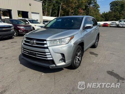2019 TOYOTA HIGHLANDER LE 5TDBZRFH9KS743949 - główne zdjęcie licytacji z USA - miniatura