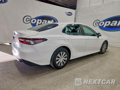 Trzecie zdjęcie samochodu z tyłu: 2023 TOYOTA CAMRY HYBRID LE VIN:4T1C31AKXPU055211 - miniatura