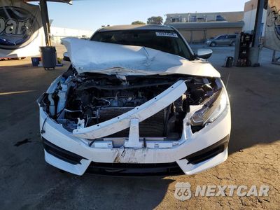 Piąte zdjęcie samochodu w środku: 2018 HONDA CIVIC EX VIN:19XFC2F75JE209065 - miniatura