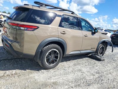 Trzecie zdjęcie samochodu z tyłu: 2024 NISSAN PATHFINDER ROCK CREEK VIN:5N1DR3BDXRC212582 - miniatura