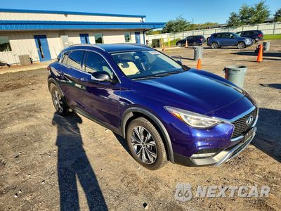 Czwarte zdjęcie samochodu z boku: 2017 INFINITI QX30 PREMIUM VIN:SJKCH5CR7HA027860 - miniatura