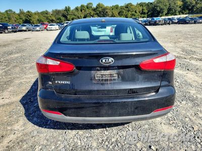 Zdjęcie 6 z 12 samochodu: 2016 KIA FORTE LX VIN:KNAFK4A68G5438080 - miniatura
