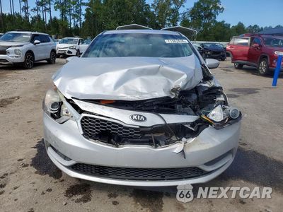 Piąte zdjęcie samochodu w środku: 2016 KIA FORTE LX VIN:KNAFX4A68G5500787 - miniatura