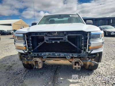 Piąte zdjęcie samochodu w środku: 2018 CHEVROLET SILVERADO K1500 VIN:1GCNKNEH9JZ310561 - miniatura