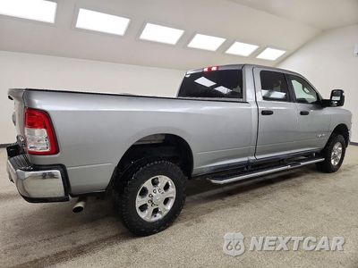 Trzecie zdjęcie samochodu z tyłu: 2023 RAM 2500 BIG HORN VIN:3C6UR5JJ0PG586823 - miniatura