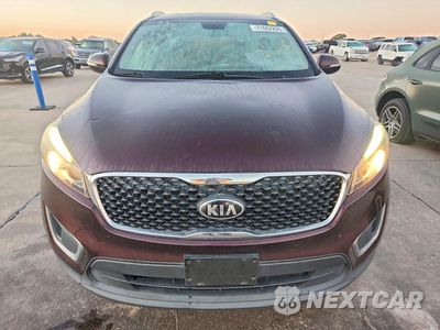 Piąte zdjęcie samochodu w środku: 2016 KIA SORENTO LX VIN:5XYPG4A37GG060162 - miniatura