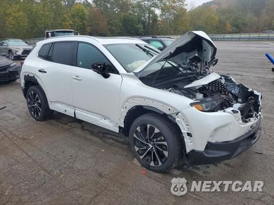 Czwarte zdjęcie samochodu z boku: 2026 MAZDA CX-50 PREMIUM PLUS VIN:7MMVAAEW2TN171684 - miniatura