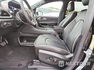Zdjęcie 7 z 13 samochodu: 2027 CHRYSLER PACIFICA LIMITED VIN:2C4RC1GG7VR608408 - miniatura