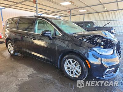Czwarte zdjęcie samochodu z boku: 2024 CHRYSLER PACIFICA TOURING L VIN:2C4RC1BGXRR143815 - miniatura