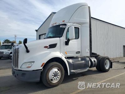 2018 PETERBILT 579 SEMI TRUCK 1XPBA48X3JD478260 - główne zdjęcie licytacji z USA - miniatura