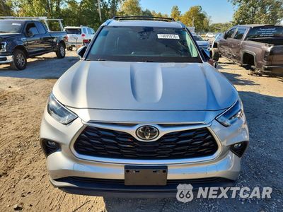 Piąte zdjęcie samochodu w środku: 2021 TOYOTA HIGHLANDER XLE VIN:5TDHZRBH9MS064413 - miniatura