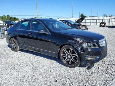 Czwarte zdjęcie samochodu z boku: 2013 MERCEDES-BENZ C 250 VIN:WDDGF4HB5DA836600 - miniatura