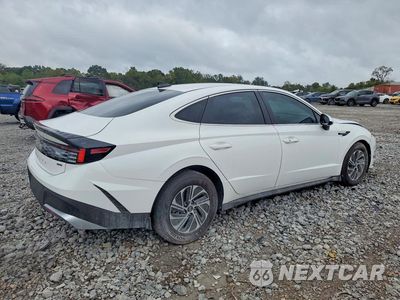Trzecie zdjęcie samochodu z tyłu: 2026 HYUNDAI SONATA HYBRID BLUE VIN:KMHL24JJ7TA150879 - miniatura